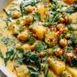 Cremiges Kichererbsen-Kartoffel-Curry: Einfacher Kokos-Eintopf