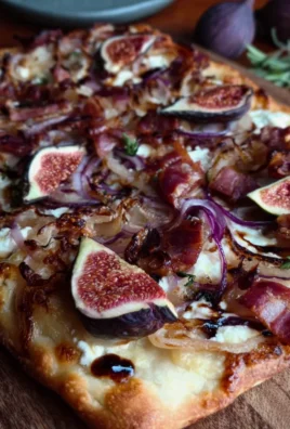 Feigen-Putenspeck-Pizza mit karamellisierten Zwiebeln und Balsamico