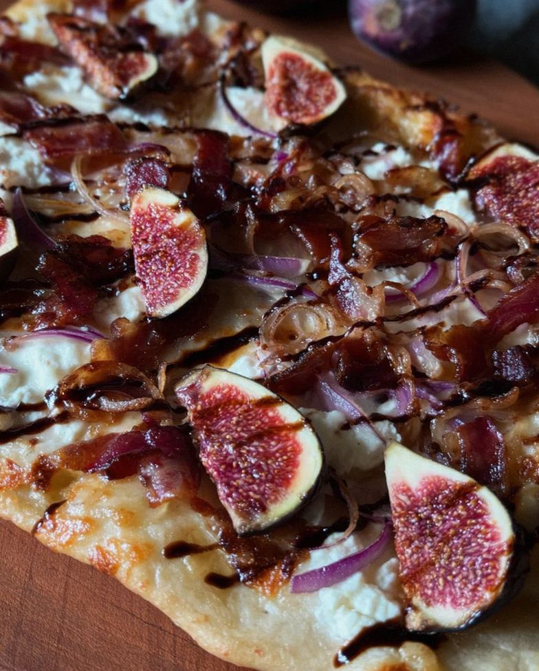 Feigen-Putenspeck-Pizza mit karamellisierten Zwiebeln und Balsamico – Schritt 1