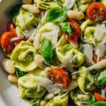 Pesto Tortellini Nudelsalat mit Weißen Bohnen – Schnell!