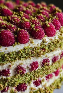 Pistazien-Himbeer-Torte mit Mascarpone-Creme
