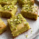 Pistazienkuchen mit Zitrone und Mandeln