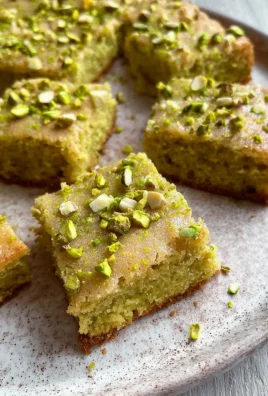 Pistazienkuchen mit Zitrone und Mandeln